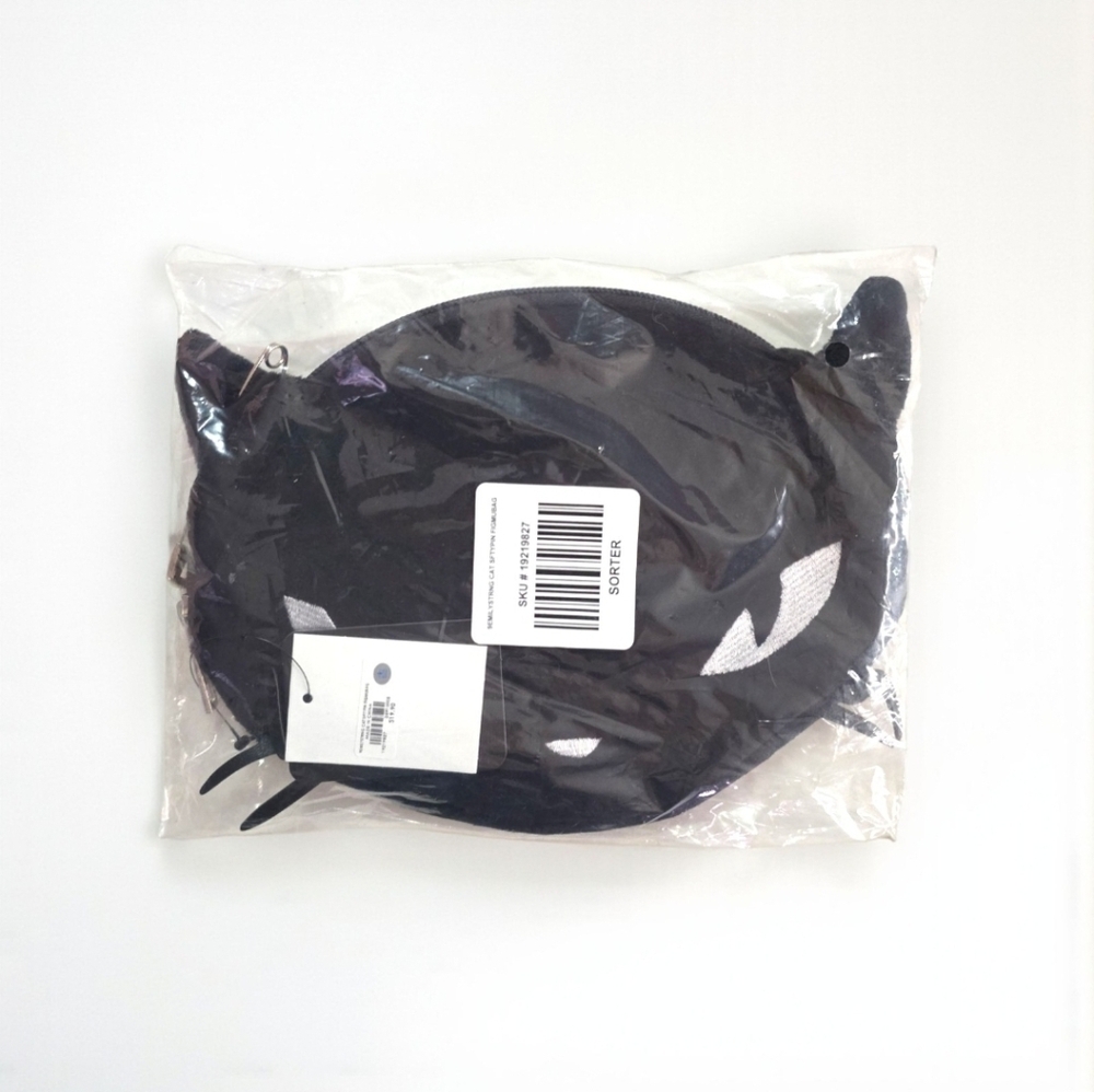 **NEW** Emily The Strange Cat figural Makeup Bag Hot Topic